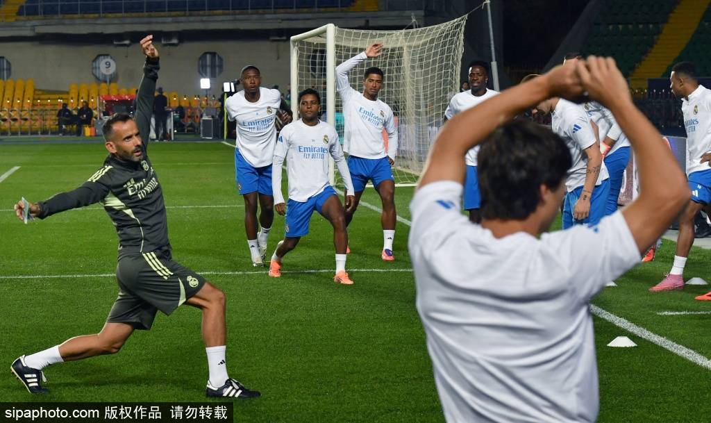 沙尔克04重返德甲的希望：穆斯利奇的战术变革与球队复兴之路